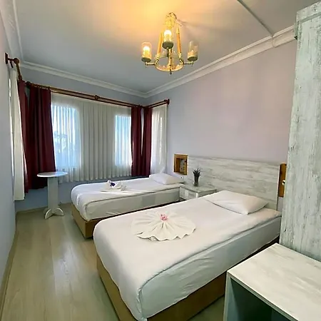 Queen Bee Bed & Breakfast 3*