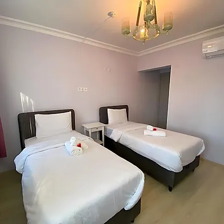 Queen Bee 3*