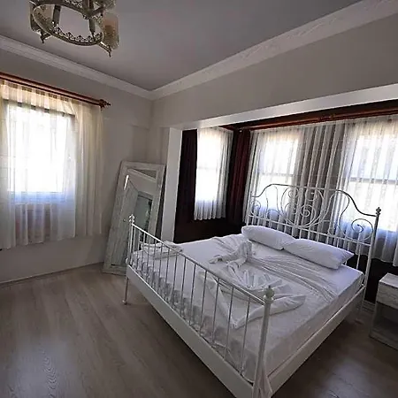 Queen Bee Bed & Breakfast
